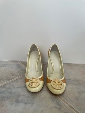 Tory Burch Cream and Tan Logo Cap-Toe Heels